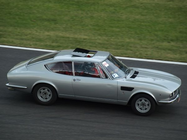 Coupé 2000 auf der Strecke, kurz vor der La-Source-Kurve