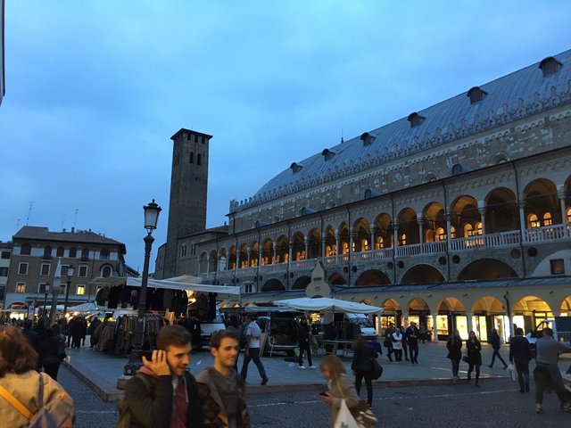 piazza-della-frutta-1.jpg