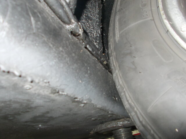 Radeinschlag .guter 1 cm Abstand zur Isolierung des Kabels ...kann das soo richtig sein ?? Abstand Kabel zu Reifen ist ja Horror