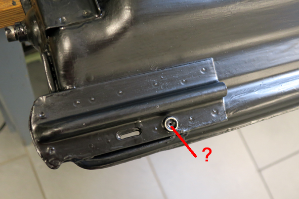 Hinterer Druckknopf.jpg