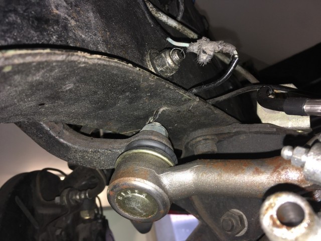 Lenkgetriebehebel linker Anschlag kein Kontakt am Rahmen.jpg