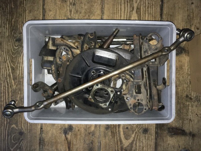 Fahrwerksteile vor Überholung.jpg