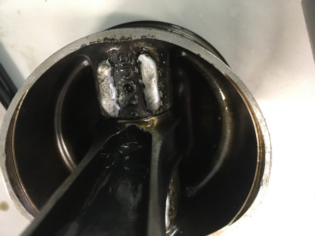 Kolben 6 noch auf Originalmaß 86mm daher leichter Beschwerung mit Schweißnähten.jpg