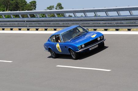 Dino Coupé im Hochgeschwindigkeitsoval