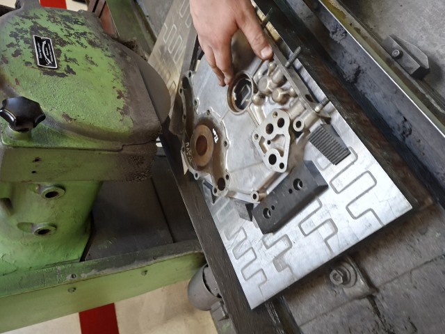 Stirndeckel planschleifen - vorher