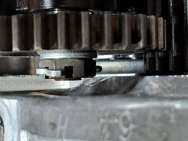 Grosse Ölpumpe mit leicht gefrästem Lagerdeckel