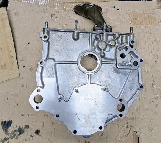 Stehbolzen im Stirndeckel