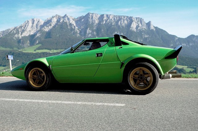 Stratos-seite.JPG (167.5 KiB) 8398 mal betrachtet Stratos von der Seite